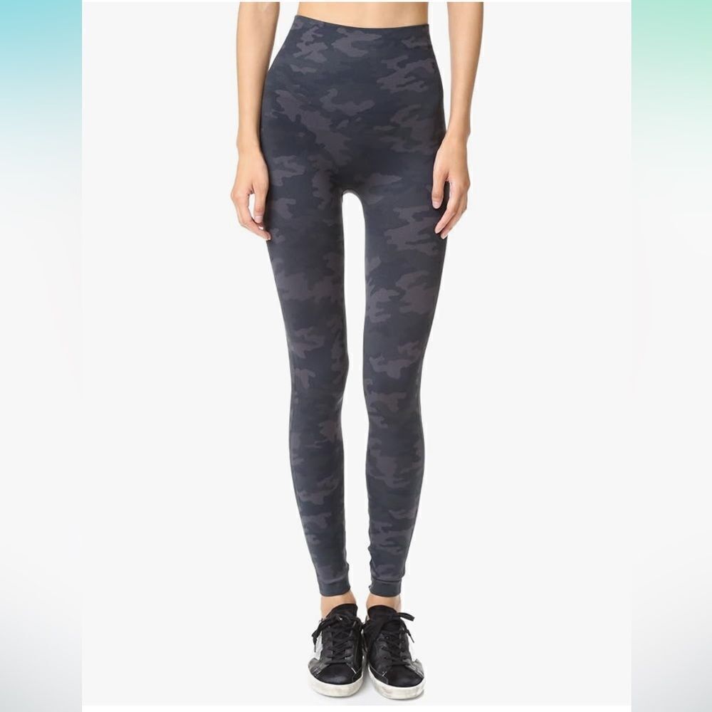 SPANX NWT Look at Me Now black camo leggings - m
